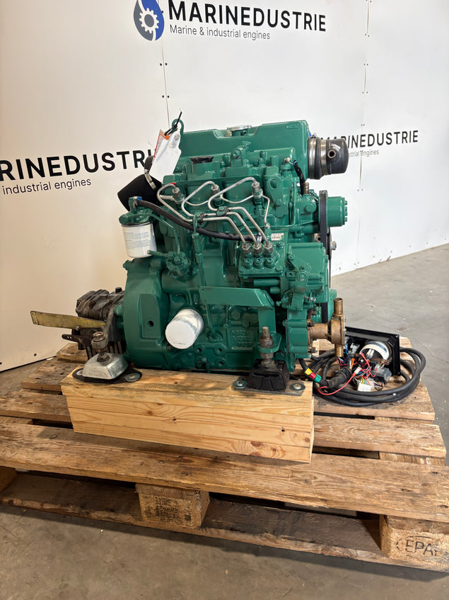 Volvo Penta MD2040 Scheepsmotor met keerkoppeling en dashboard