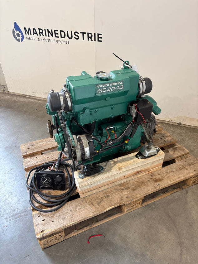 Volvo Penta MD2040 Scheepsmotor met keerkoppeling en dashboard