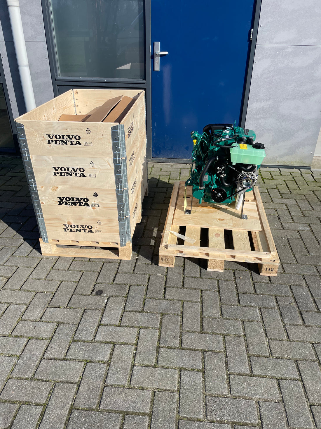 Delivery of the first brand new Volvo Penta engine for 2023’