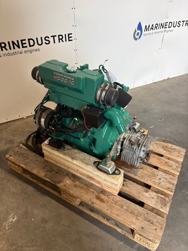 Volvo Penta MD2040 Scheepsmotor met keerkoppeling en dashboard